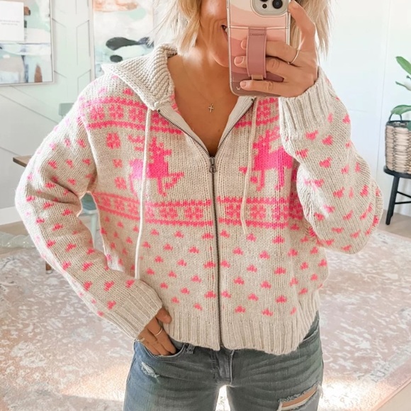 American Eagle Outfitters Sweaters - American Eagle Chunky Knit Zip Up Reindeer Pink Tan Hooded Sweater Medium